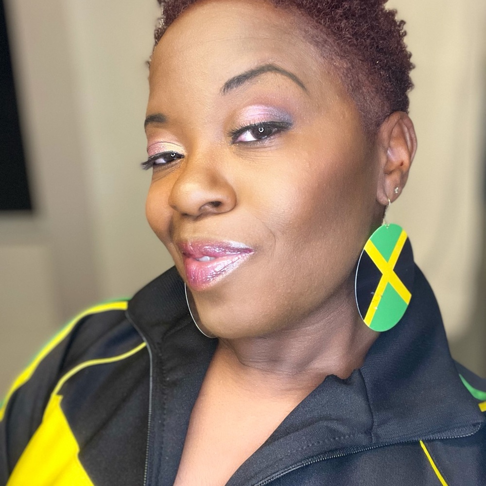 Meet your Posher, Yvette